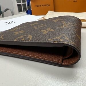 Men’s Louis Vuitton authentic wallet. Never used